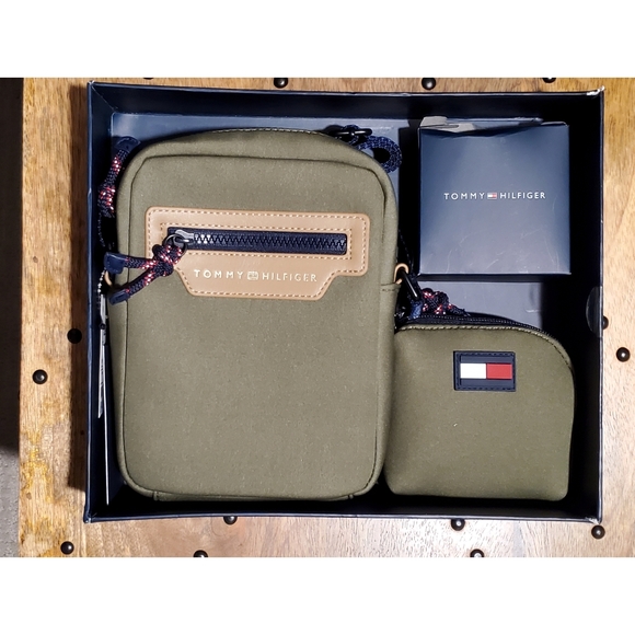 Tommy Hilfiger Handbags - New Tommy Hilfiger Crossbody Handbag Purse